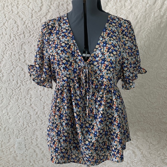 SHEIN Tops - ❌SOLD❌SHEIN Ditzy Floral Top